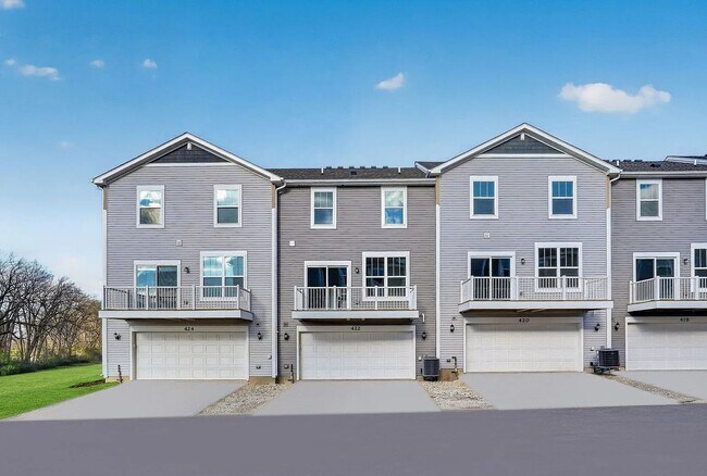 Building Photo - 422 Red Oak Cir