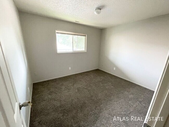 Building Photo - 303 University Dr
