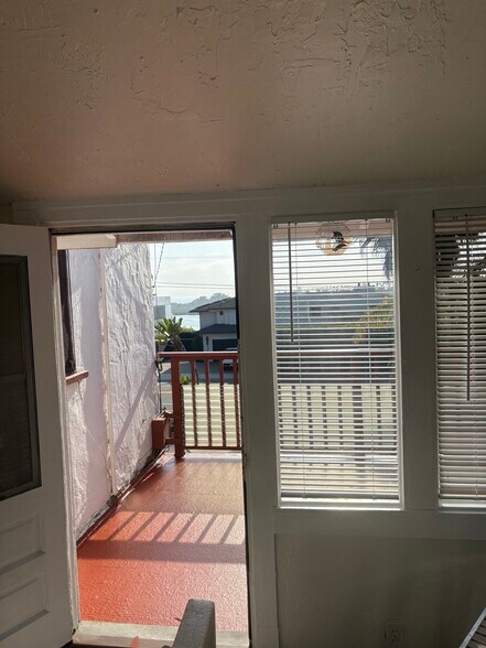 Door to upstairs deck - 2424 Jefferson St