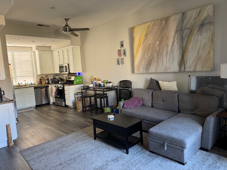 Building Photo - 604 Kellogg St