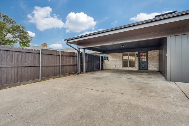 Building Photo - 1215 Mill Valley Dr