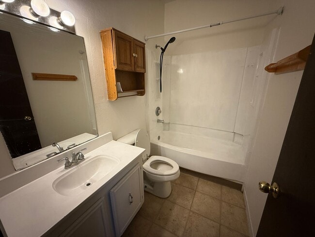 Building Photo - 2620 Chicago Ave