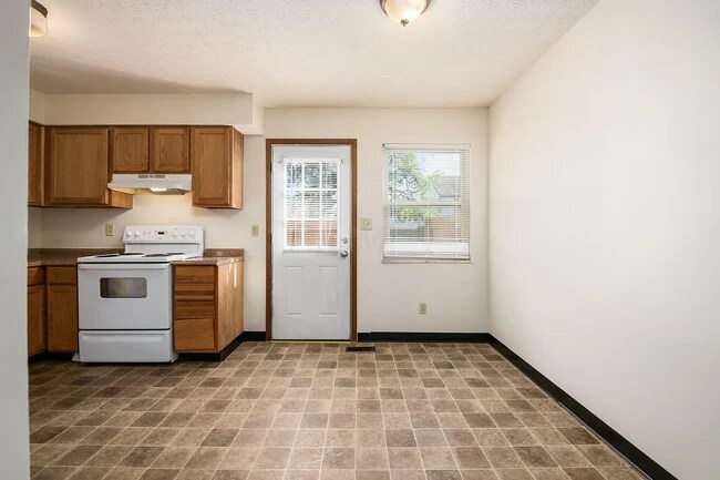 Building Photo - 3047 Bethel Rd