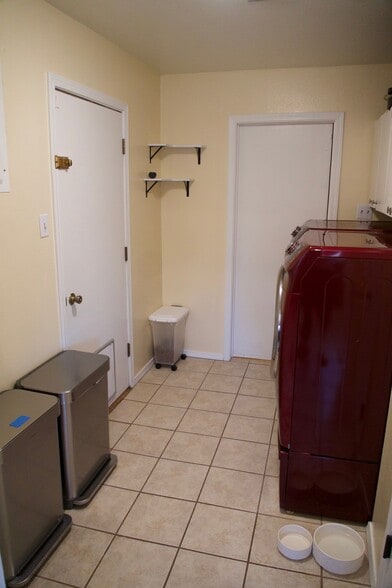 Laundry Room - 12413 Morocco Rd NE