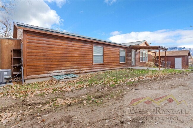 Building Photo - Beautiful 3 Bed 2 Bath Townhome in West Haven