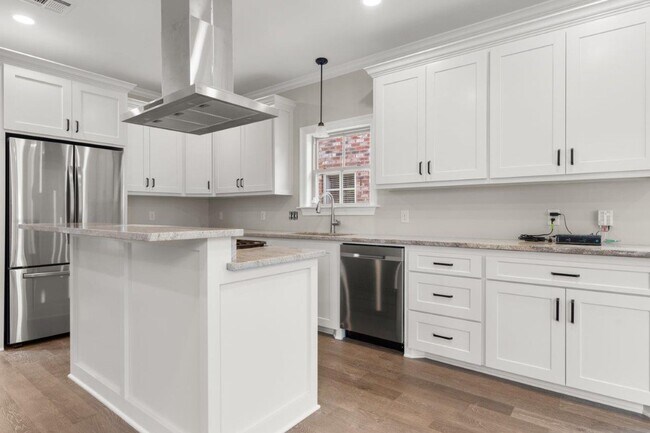 Building Photo - 4150 Primrose Dr