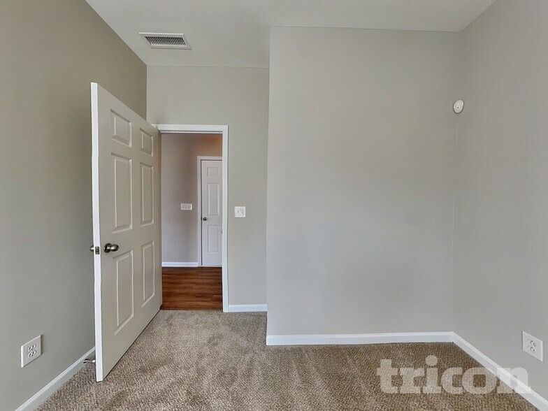 Building Photo - 30 Rowan Dr