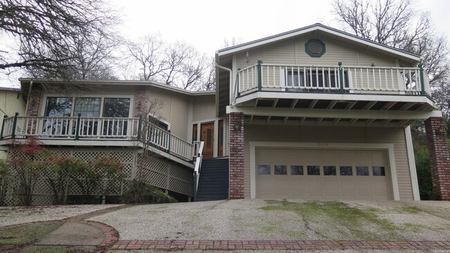 Primary Photo - 17653 Chaparral Dr