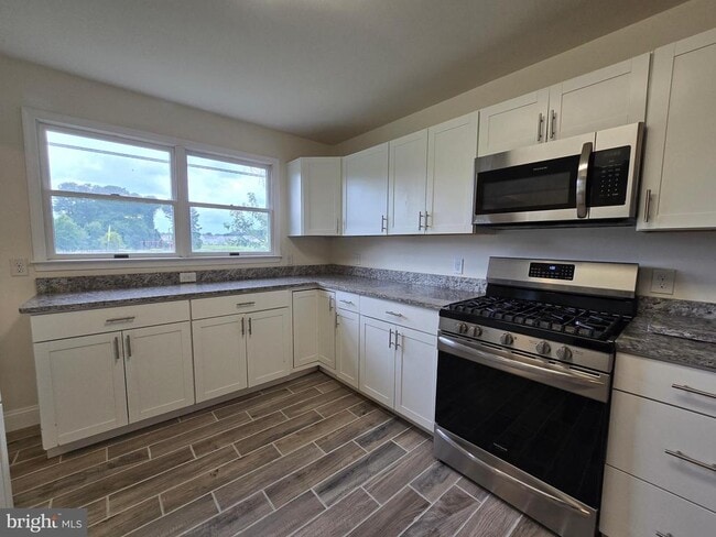 Building Photo - 490 Duck Creek Rd