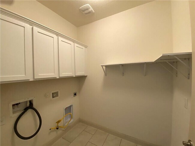 Building Photo - 16500 Aventura Ave