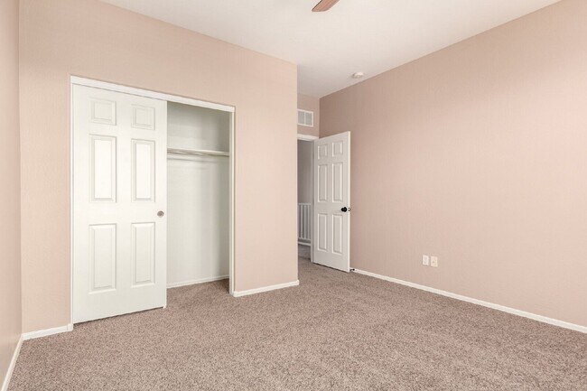 Building Photo - 15204 W Westview Dr