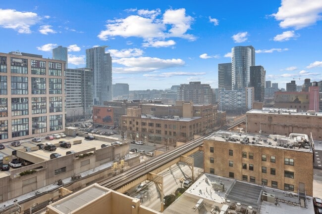 Building Photo - 200 N Jefferson St