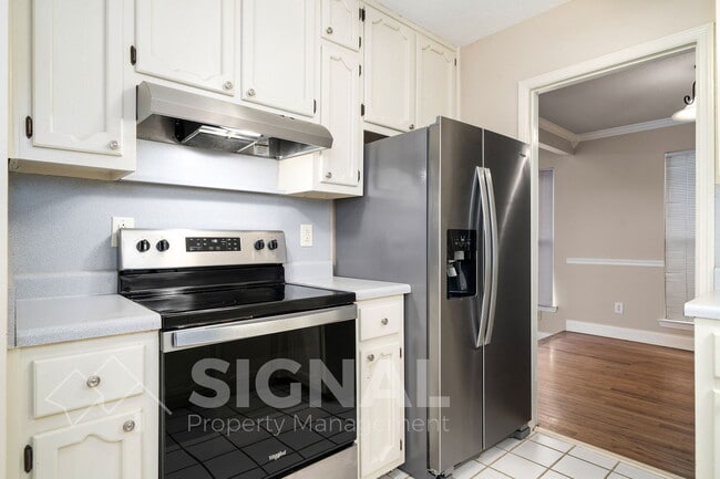 Building Photo - 2817 Altadena S Way