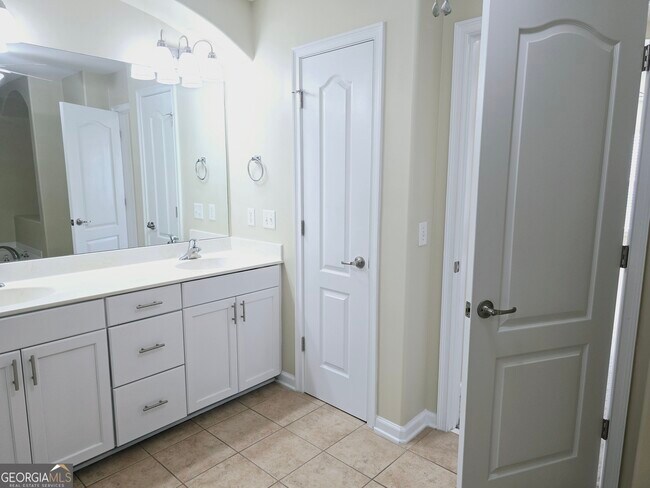 Building Photo - 249 Durham Park Way