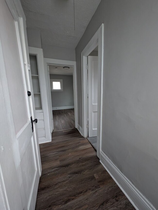 Building Photo - Charming 3BR 1BA Home w/  Solar Panels • Driveway in Cleveland