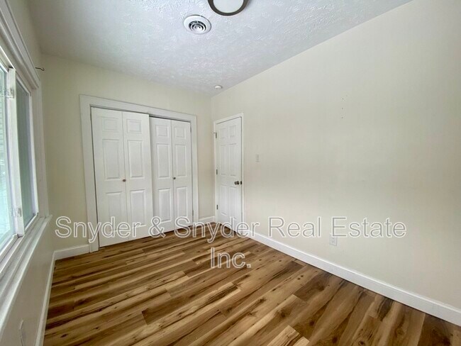 Building Photo - 884 Copley Rd