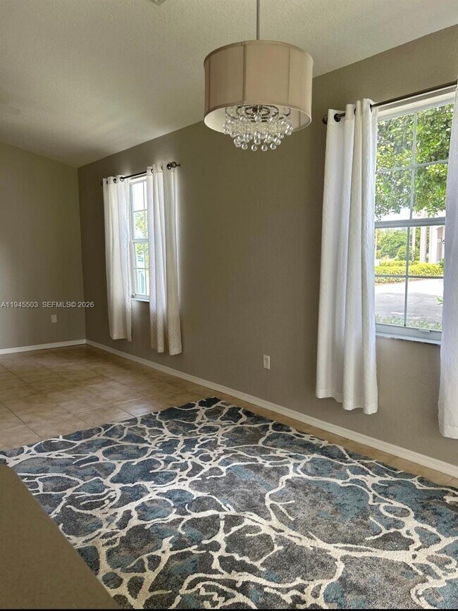 Building Photo - 2480 E Aragon Blvd