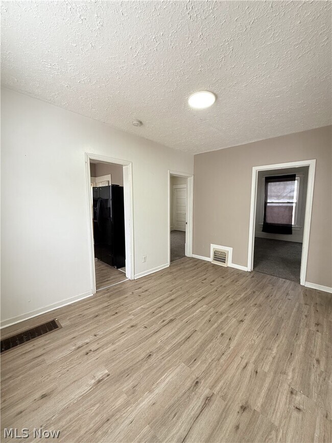 Building Photo - 1253 California Ave