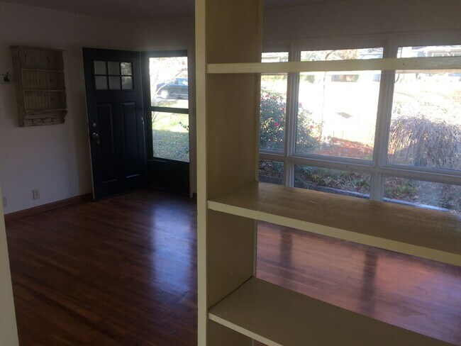 Building Photo - 2003 Stratford Rd