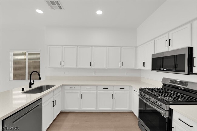 Building Photo - 8821 Winter Sky Ave