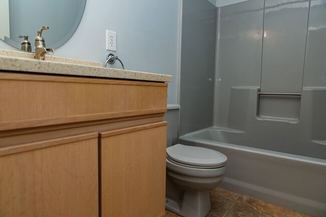 Building Photo - New Listing!