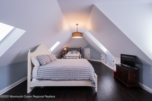 Building Photo - 709 Princeton Ave