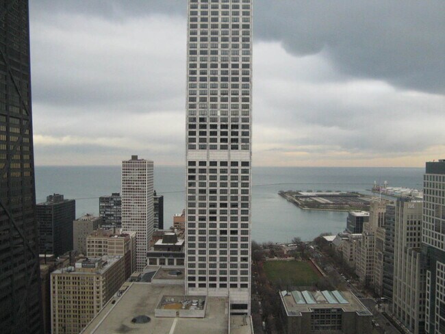 Building Photo - 111 E Chestnut St