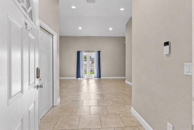 Building Photo - 6804 N Himes Ave