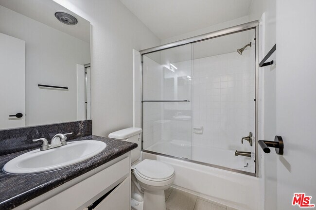 Building Photo - 1352 S Carmelina Ave