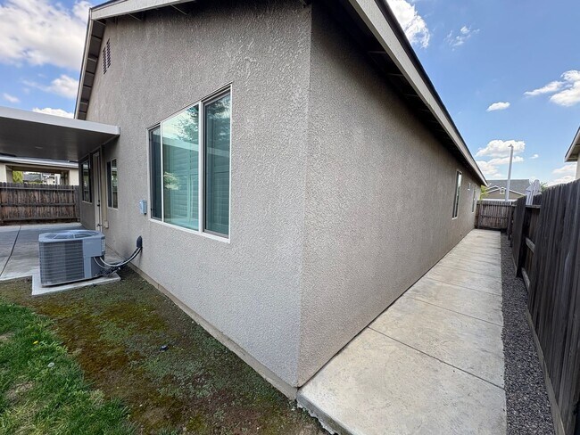 Building Photo - SE Visalia home coming soon!