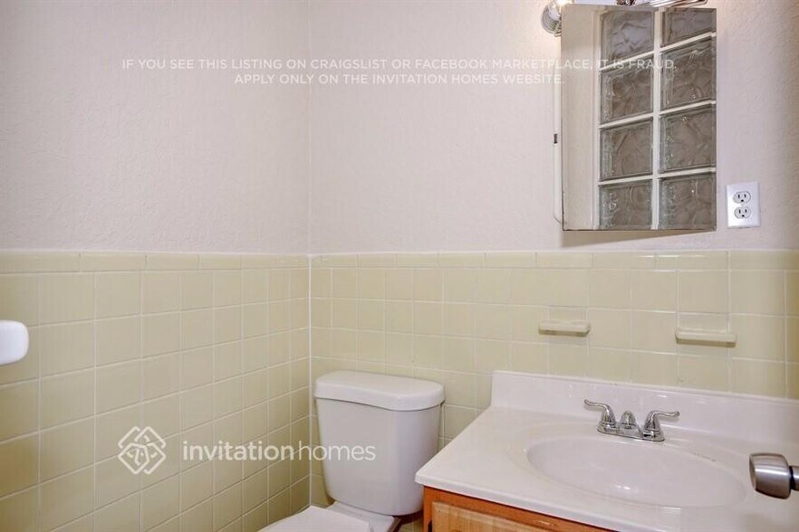 Building Photo - 3253 Little Sound Dr