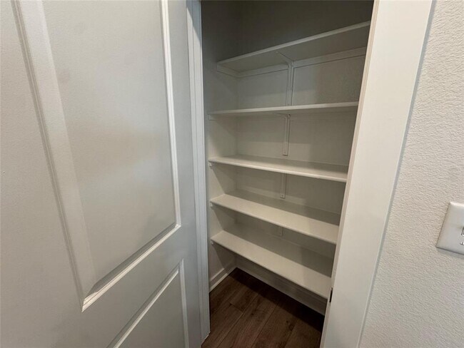 Building Photo - 112 Corn Ln