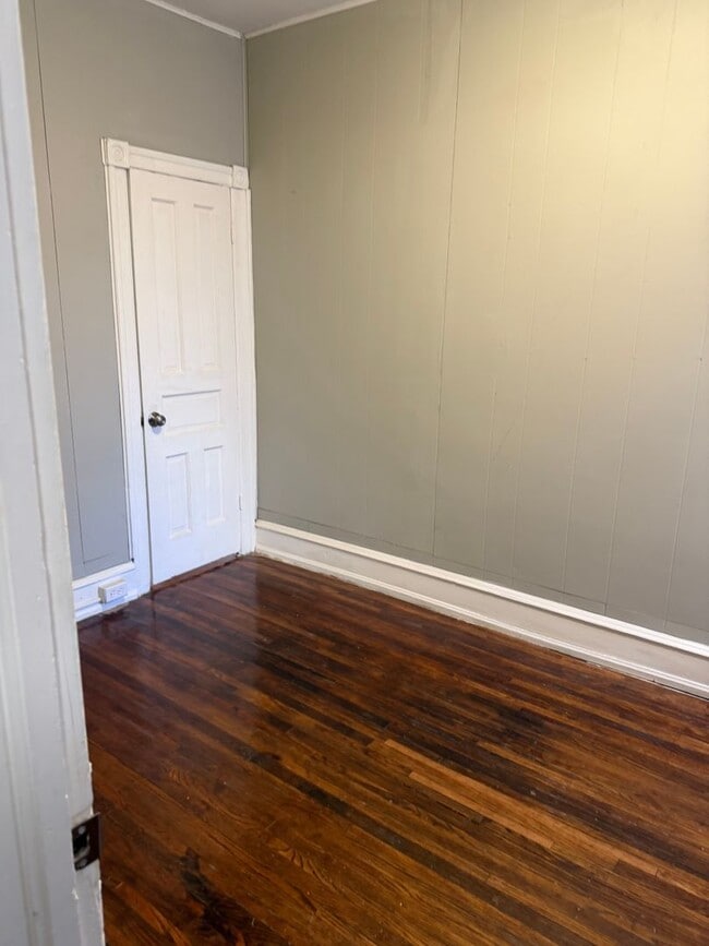 Building Photo - 317 York St