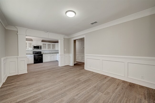 Building Photo - 5831 Annunciation St