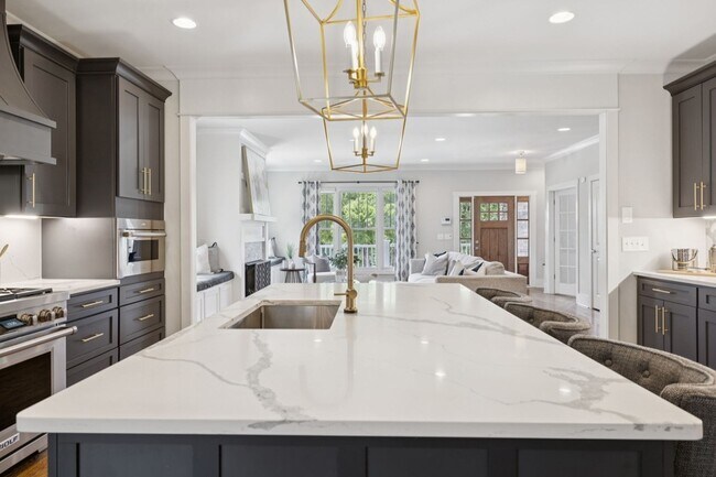 Building Photo - 2310 Vaulx Ln