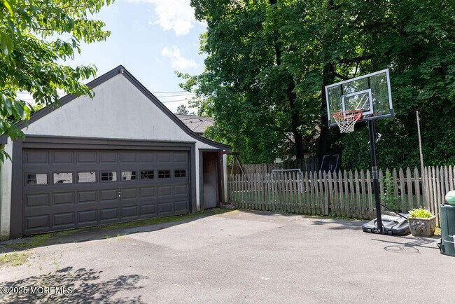 Building Photo - 127 Pinckney Rd