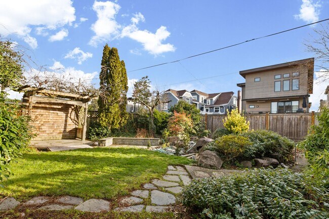 Building Photo - 4Bd/1.5Ba Seattle House