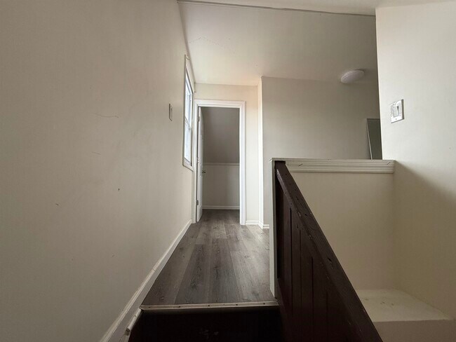 Building Photo - 37 E 49th St