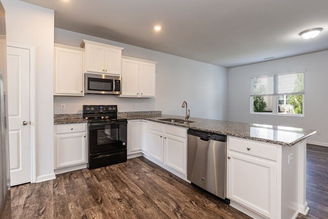 Building Photo - Three Bedroom Home!