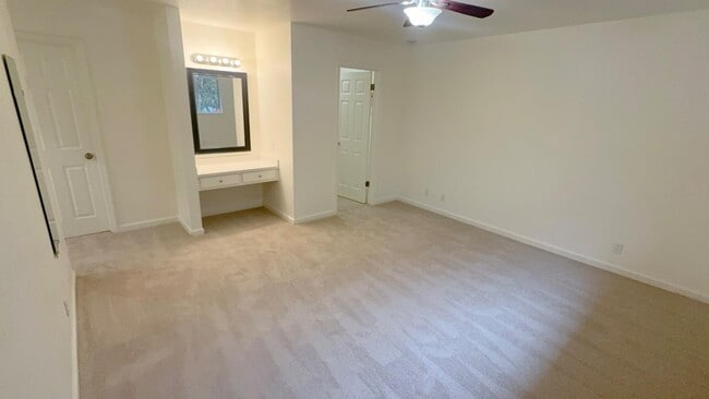 Building Photo - 1013 Woodside Rd