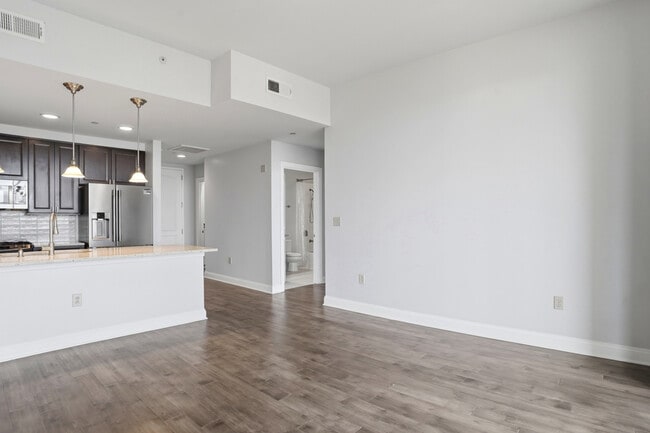 Building Photo - 701 Royal Ct