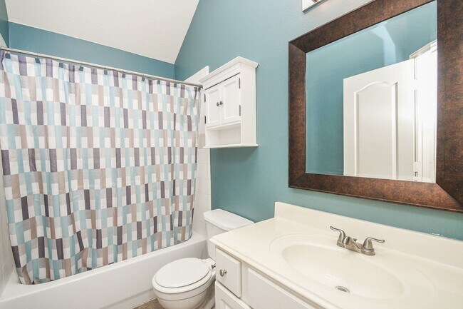 Building Photo - 5823 Knollwood Tr