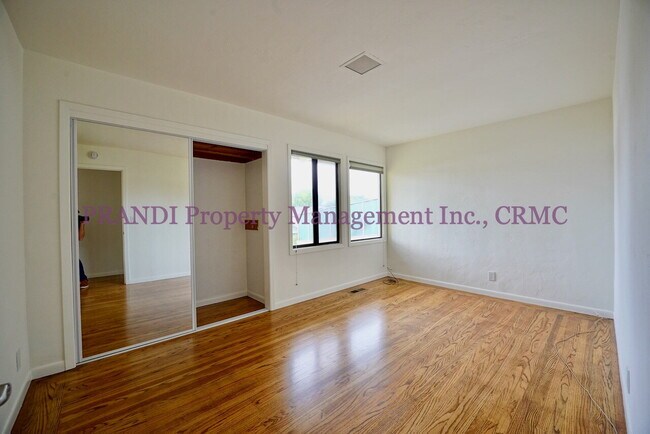 Building Photo - Bright and Inviting 4BR Home Minutes from ...