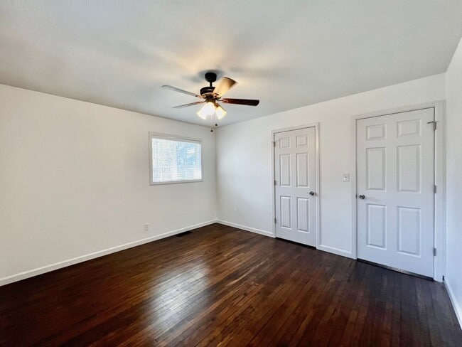 Building Photo - 3 Bedroom, 2 bath house