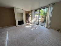 Building Photo - Spacious 2 bed 2 bath condo available in t...