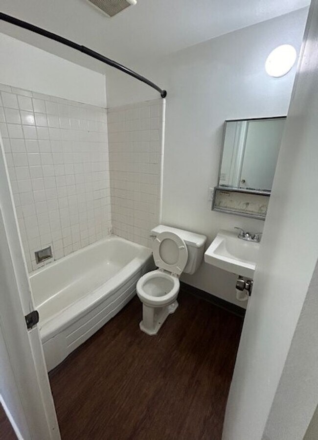 Building Photo - 38923060 - GW