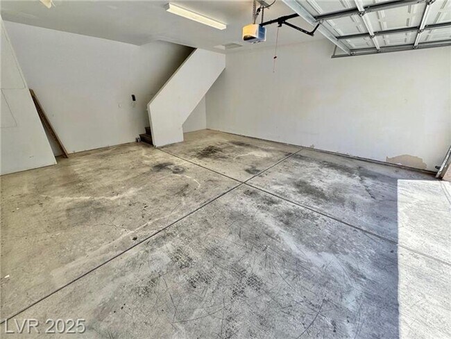 Building Photo - Well-maintained condo located in a convenient Southwest Las Vegas community. Attached 2 car garage.