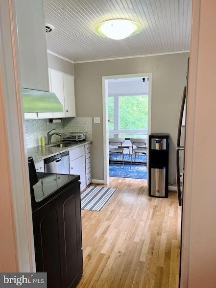 Building Photo - 5885 9th Rd N