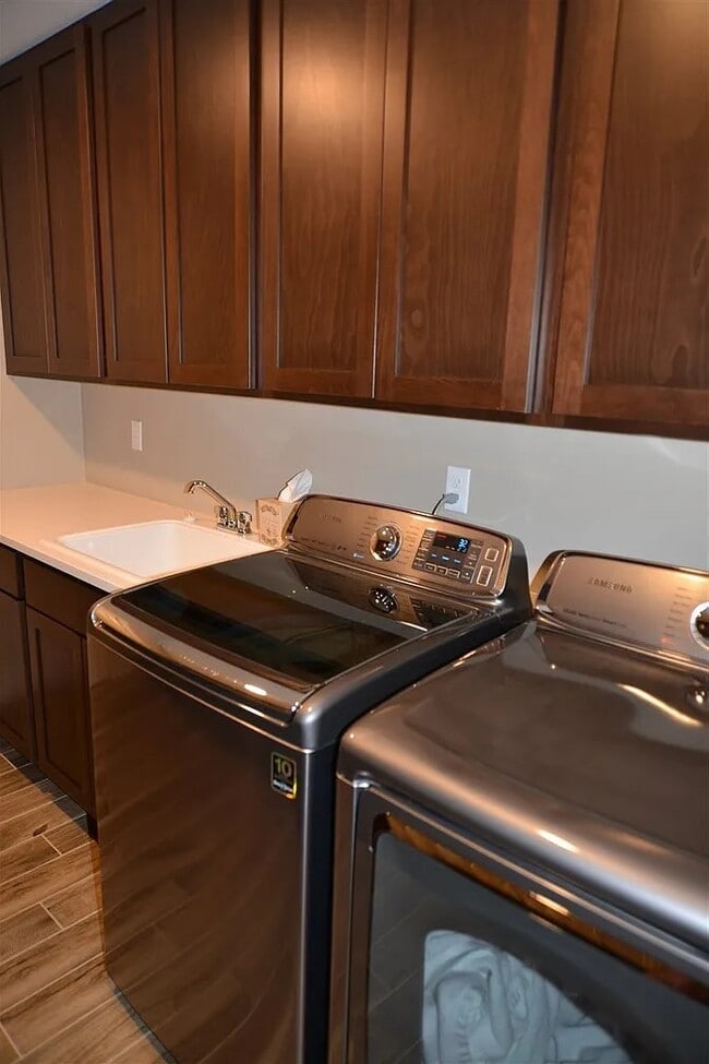 Building Photo - 6110 E 7th Ln