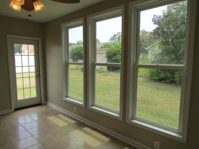 Building Photo - 2208 Seaford Dr